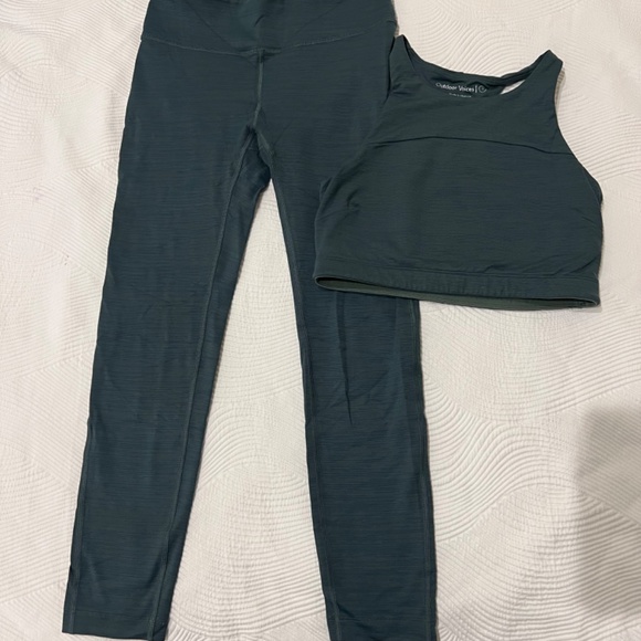 Outdoor Voices Green Set - Picture 3 of 3